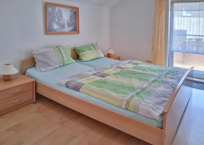 Helga Nyaraló Emsetal